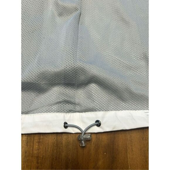 New Balance Women’s Gray White Striped Windbreaker Jacket Full Zip Size Small - Picture 7 of 11